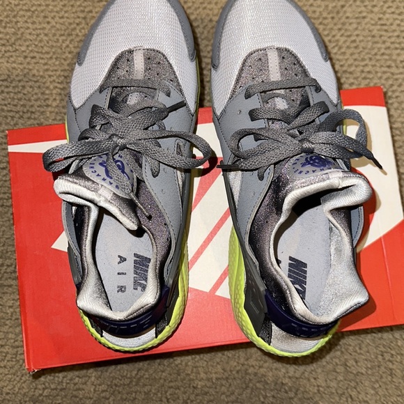 Nike Air Huarache Wolf Grey - Picture 4 of 5